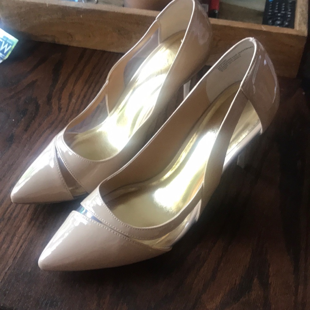Nayomip Nude patent heels.
